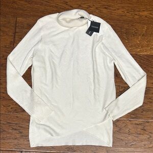 TAHARI turtleneck sweater